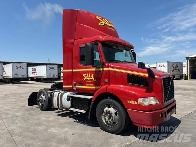 Volvo VNM Тягачі
