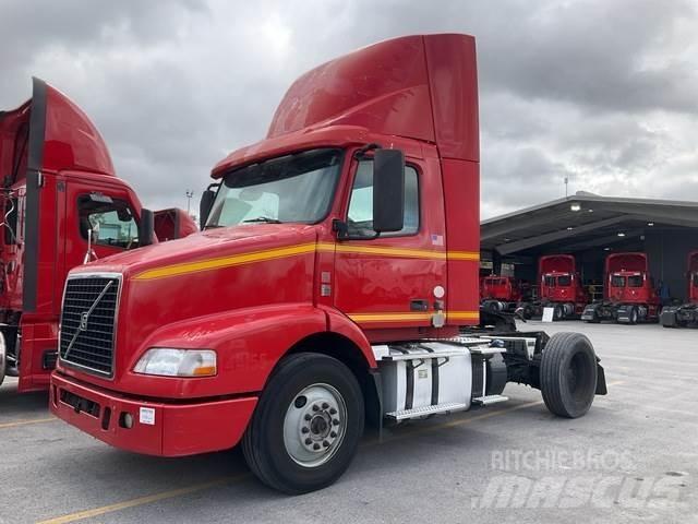 Volvo VNM Тягачі