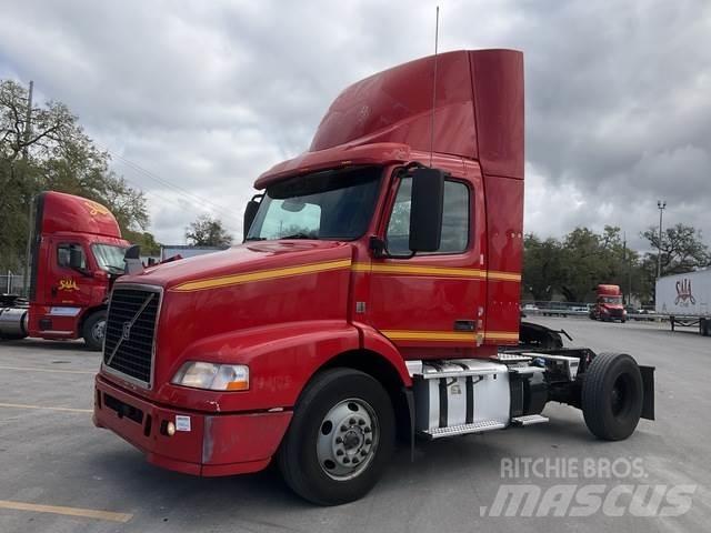 Volvo VNM Тягачі