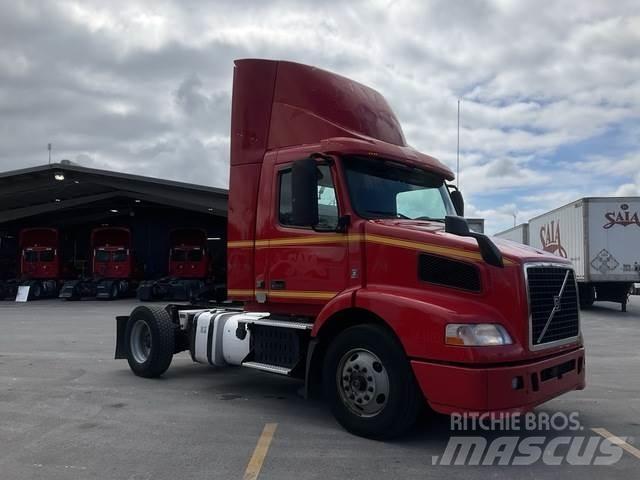 Volvo VNM Тягачі