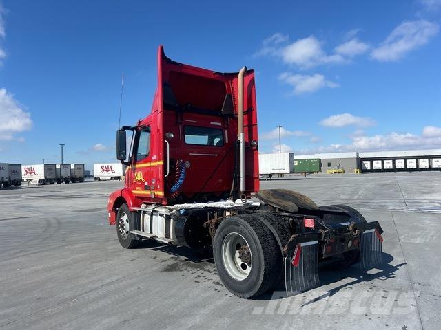 Volvo VNM Тягачі