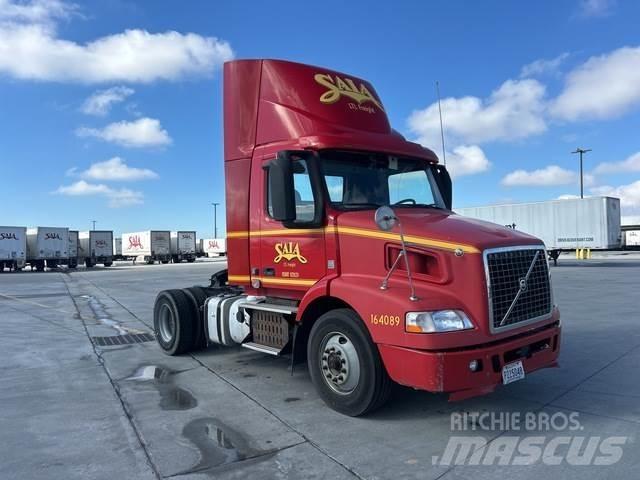 Volvo VNM Тягачі