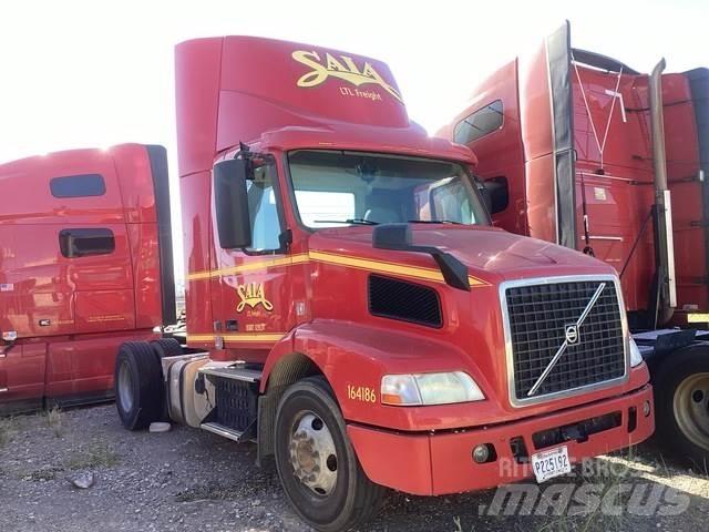Volvo VNM Тягачі