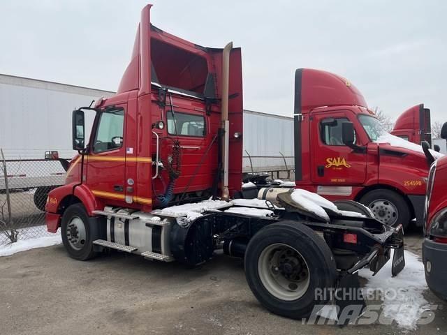 Volvo VNM Тягачі
