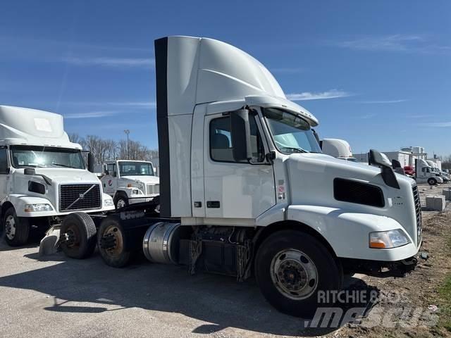 Volvo VNM Тягачі