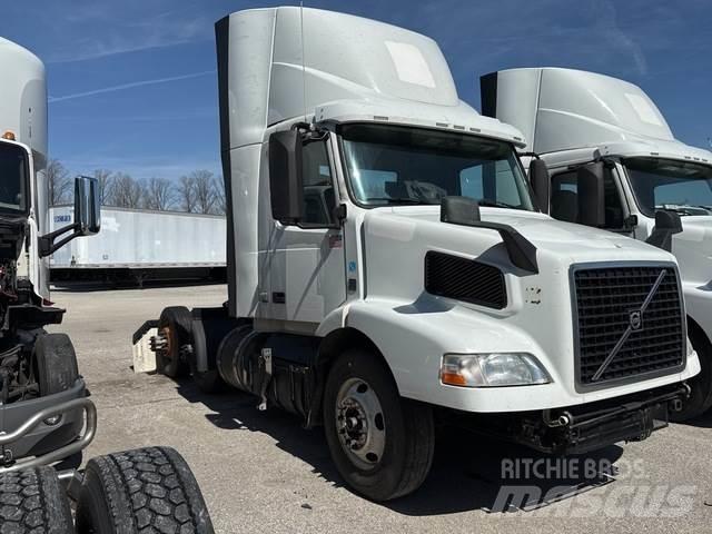 Volvo VNM Тягачі