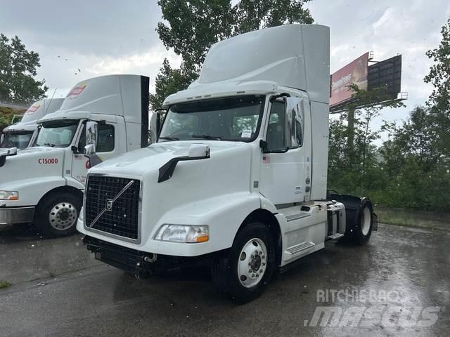 Volvo VNM Тягачі