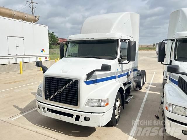 Volvo VNM Тягачі