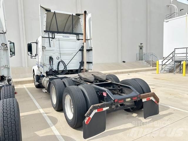 Volvo VNM Тягачі
