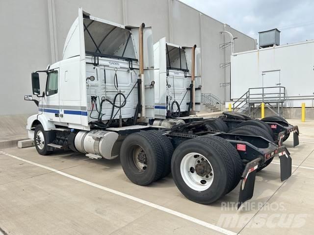 Volvo VNM Тягачі