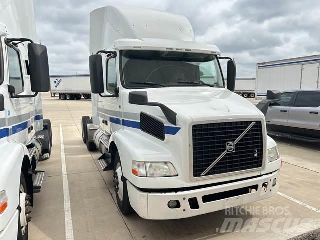 Volvo VNM Тягачі