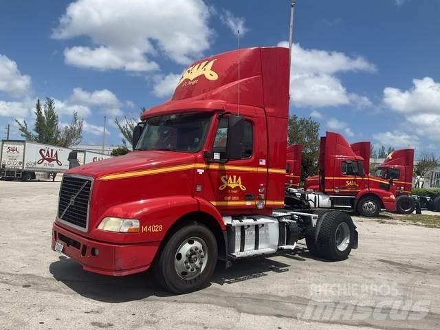 Volvo VNM Тягачі