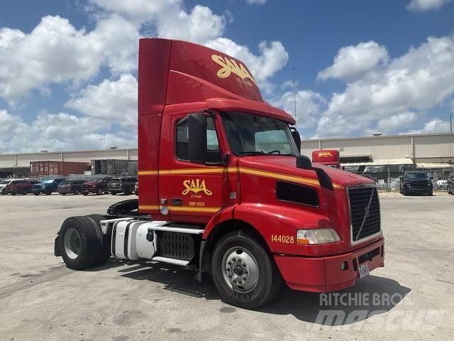Volvo VNM Тягачі