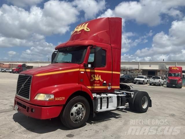 Volvo VNM Тягачі