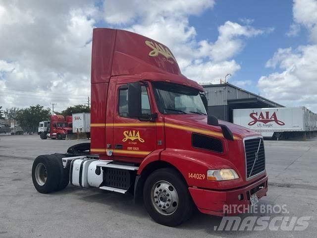 Volvo VNM Тягачі