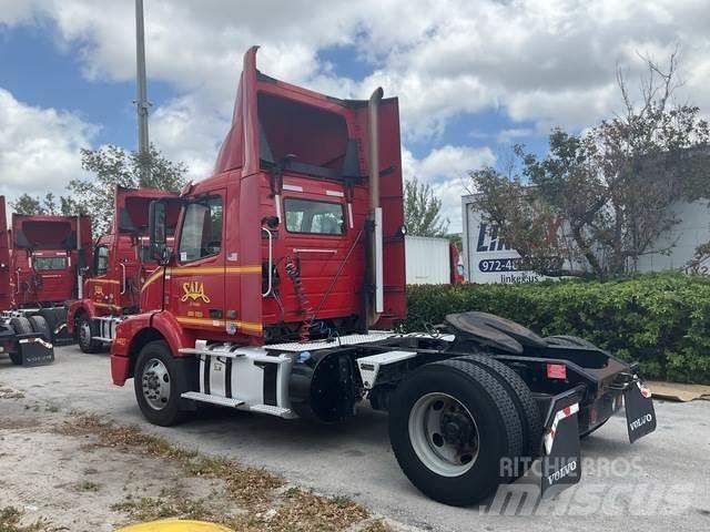 Volvo VNM Тягачі