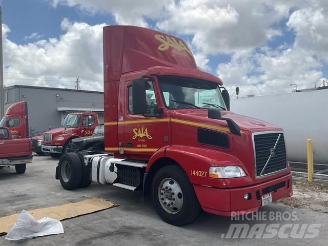 Volvo VNM Тягачі