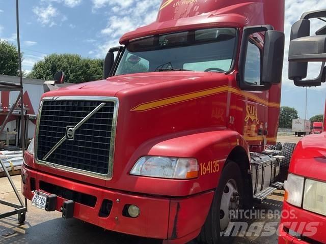 Volvo VNM Тягачі