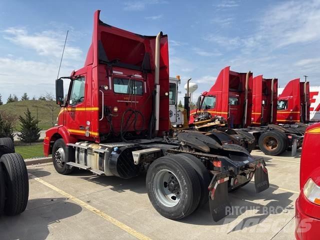 Volvo VNM Тягачі