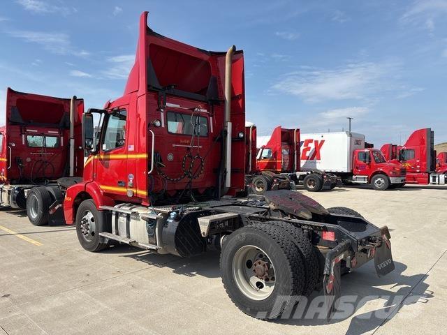 Volvo VNM Тягачі