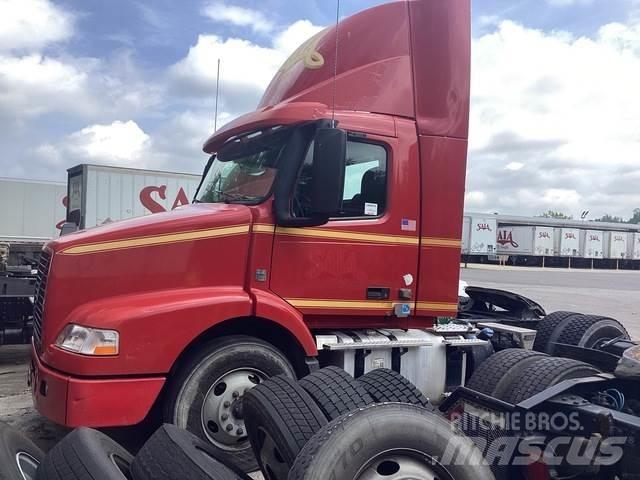 Volvo VNM Тягачі