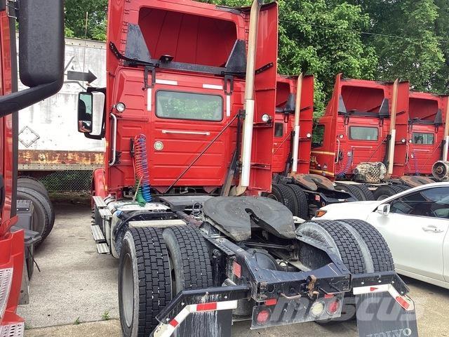 Volvo VNM Тягачі