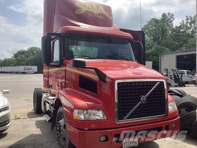 Volvo VNM Тягачі