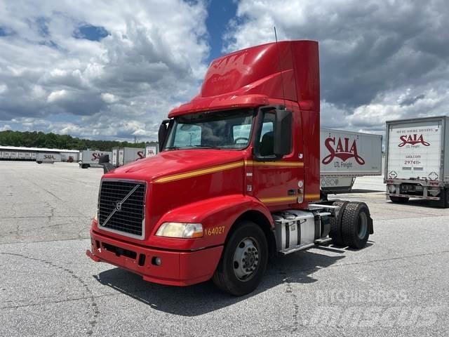 Volvo VNM Тягачі