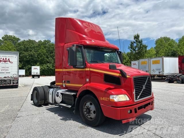 Volvo VNM Тягачі