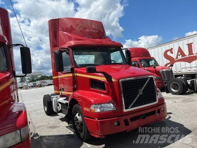 Volvo VNM Тягачі