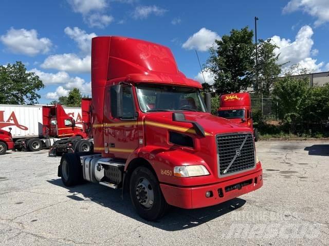 Volvo VNM Тягачі