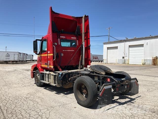 Volvo VNM Тягачі