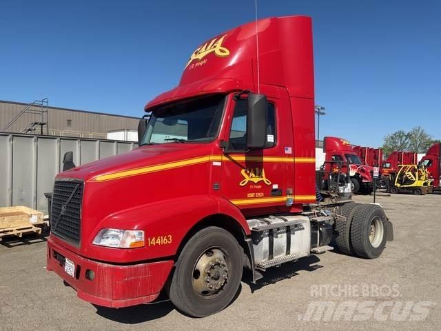 Volvo VNM Тягачі