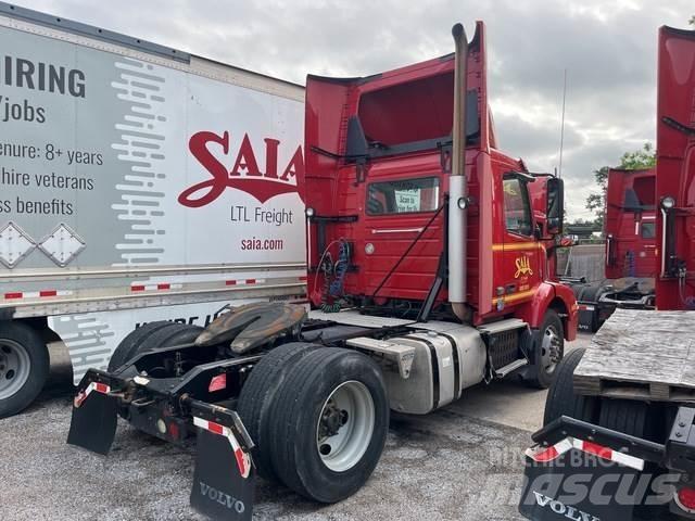 Volvo VNM Тягачі