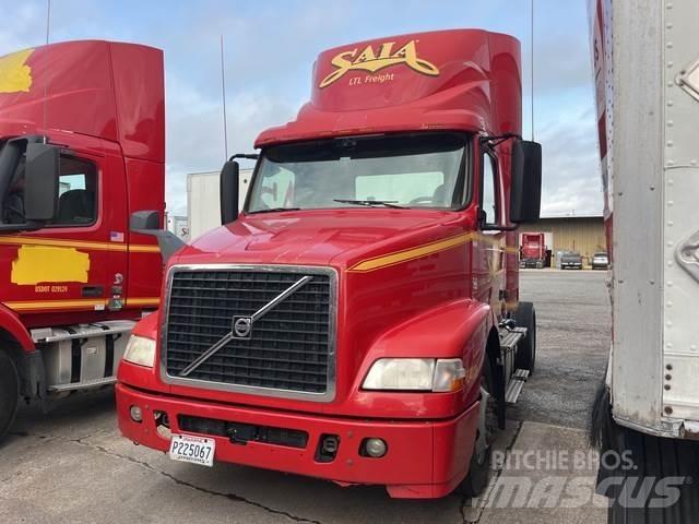 Volvo VNM Тягачі