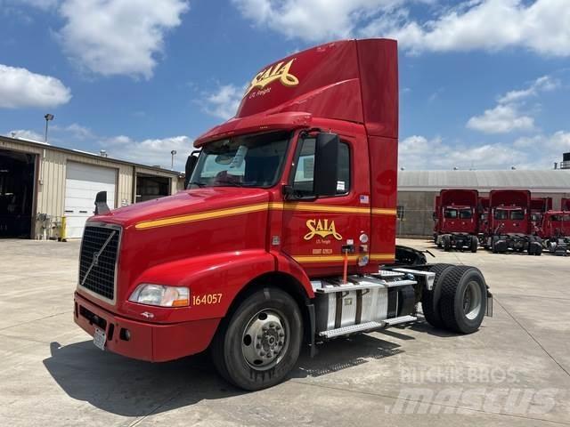 Volvo VNM Тягачі