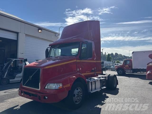 Volvo VNM Тягачі