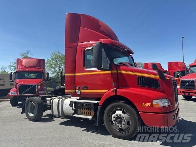 Volvo VNM Тягачі