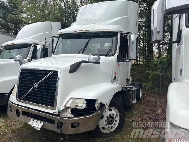 Volvo VNM Тягачі
