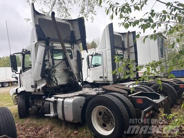 Volvo VNM Тягачі