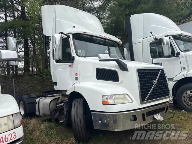 Volvo VNM Тягачі