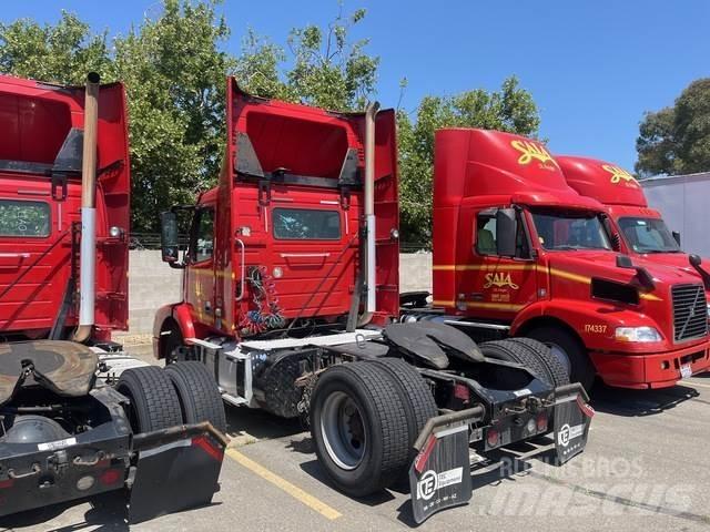 Volvo VNM Тягачі