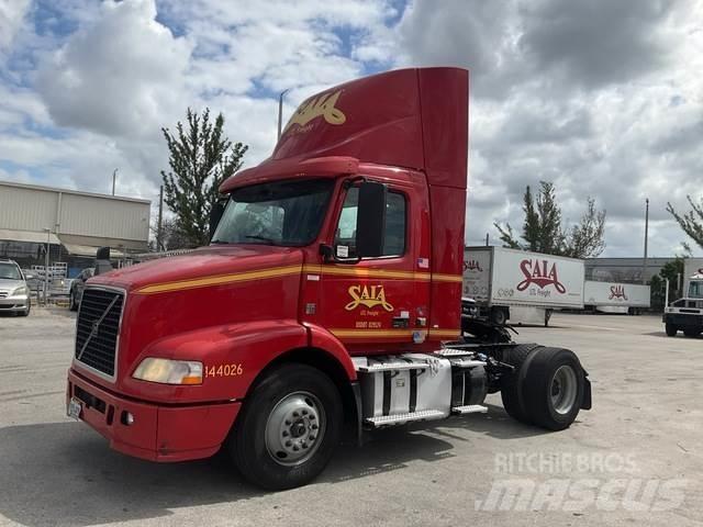Volvo VNM Тягачі