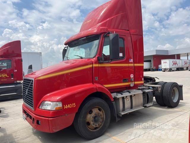 Volvo VNM Тягачі