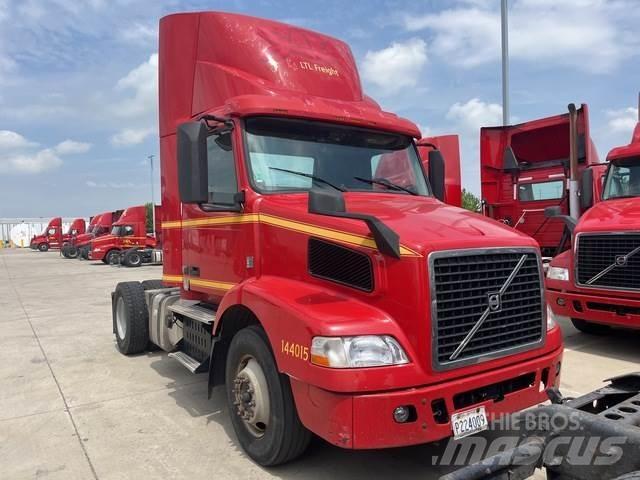 Volvo VNM Тягачі