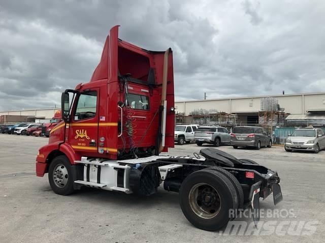 Volvo VNM Тягачі
