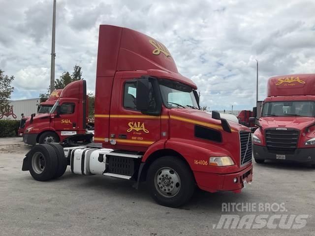 Volvo VNM Тягачі