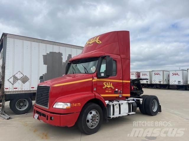 Volvo VNM Тягачі