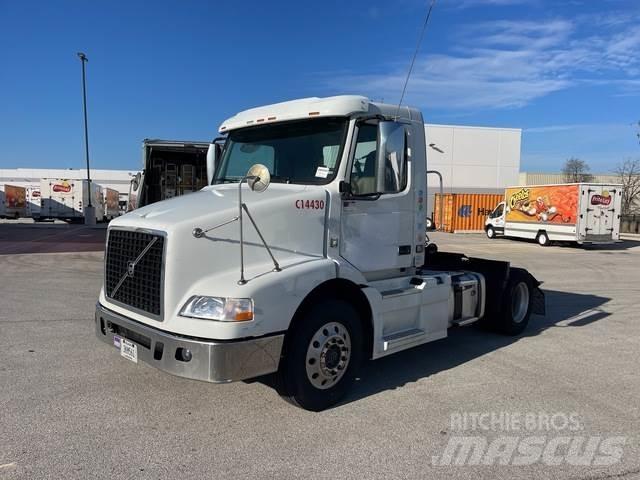 Volvo VNM Тягачі