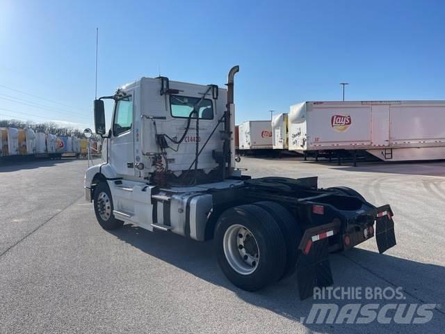 Volvo VNM Тягачі